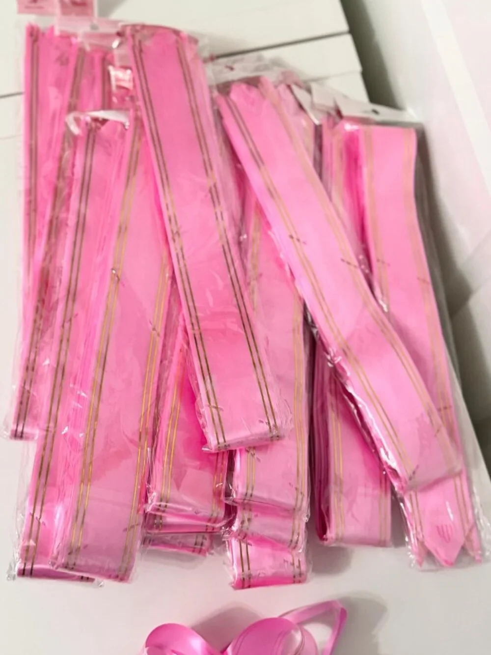 New Lot of 190 Large Pink Gold Bows for Gift Wrapping